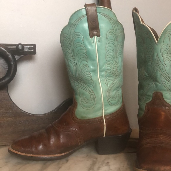 ARIAT Square Toe Cowboy Boots - Picture 3 of 11